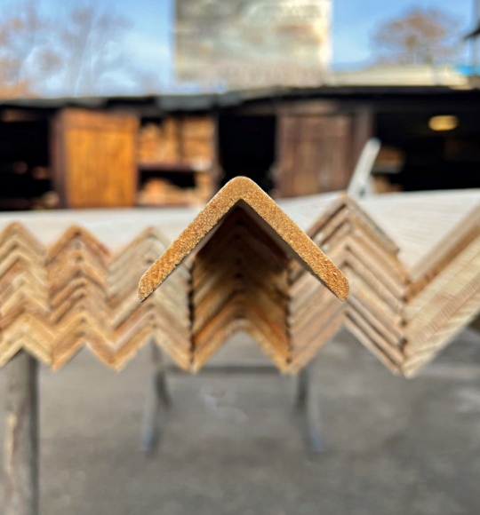 Narożnik sosnowy – Warszawa i Polska