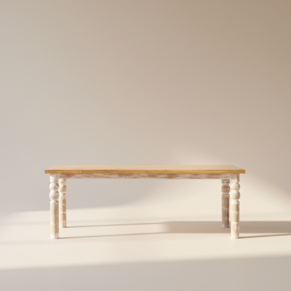 Stół BIRKUT – jasny dębowy blat i białe, toczone nogi, styl hamptons