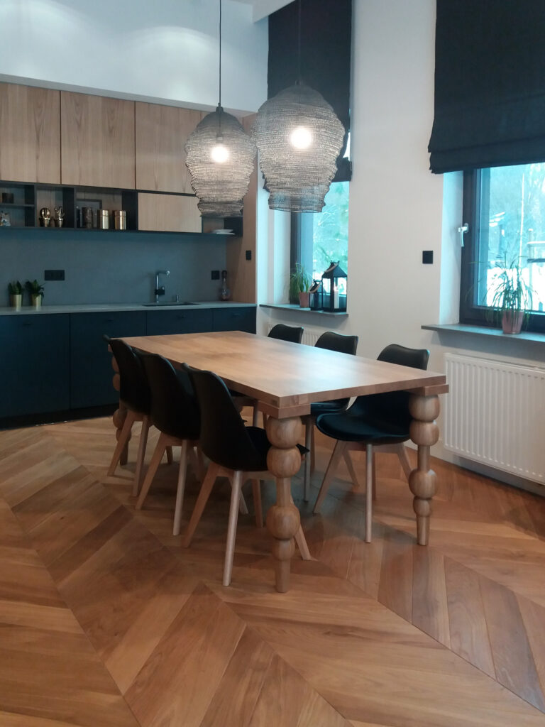 Blat drewniany na wymiar w Warszawie – ile kosztuje w 2026? 5 stół z blatem drewnianym na wymiar