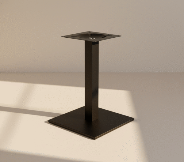 KROSNA – noga do stolika kawiarnianego z kwadratową podstawą Noga KROSNA – czarna metalowa noga do stolika, kwadratowa podstawa, restauracja