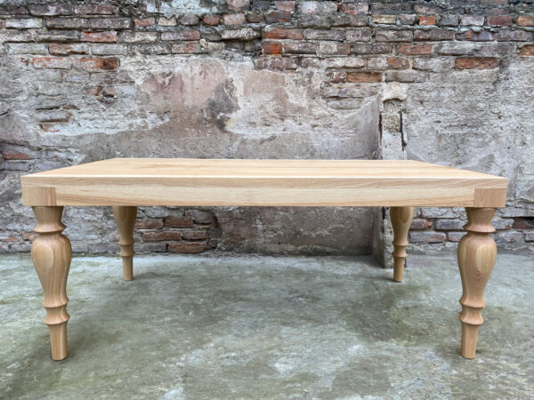 solidny-stol-do-jadalni-cis-naturalny Stół drewniany Cis