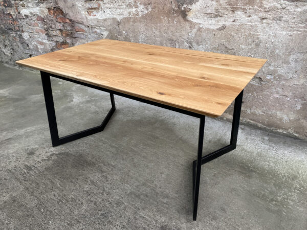 stol-polik-nogi-trapezowe-loft Stół drewniany Polik