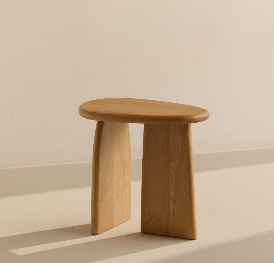 KROPLA – stolik pomocniczy z litego dębu o nietypowym kształcie, styl Japandi