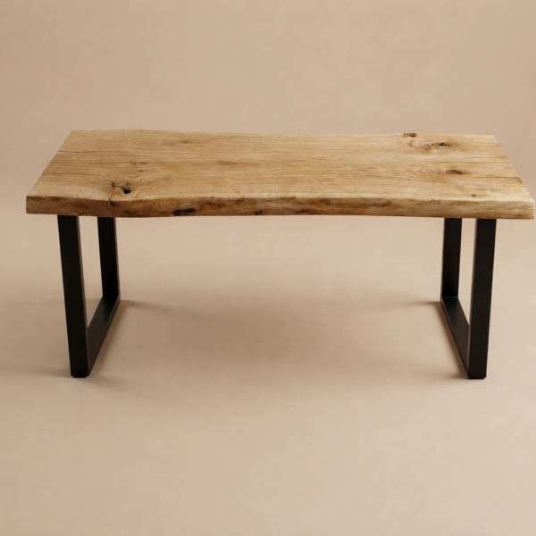 RIVER – industrialne biurko z litego dębu i czarnej stali Biurko RIVER z litego dębu – industrialny blat z naturalną krawędzią i stalową podstawą