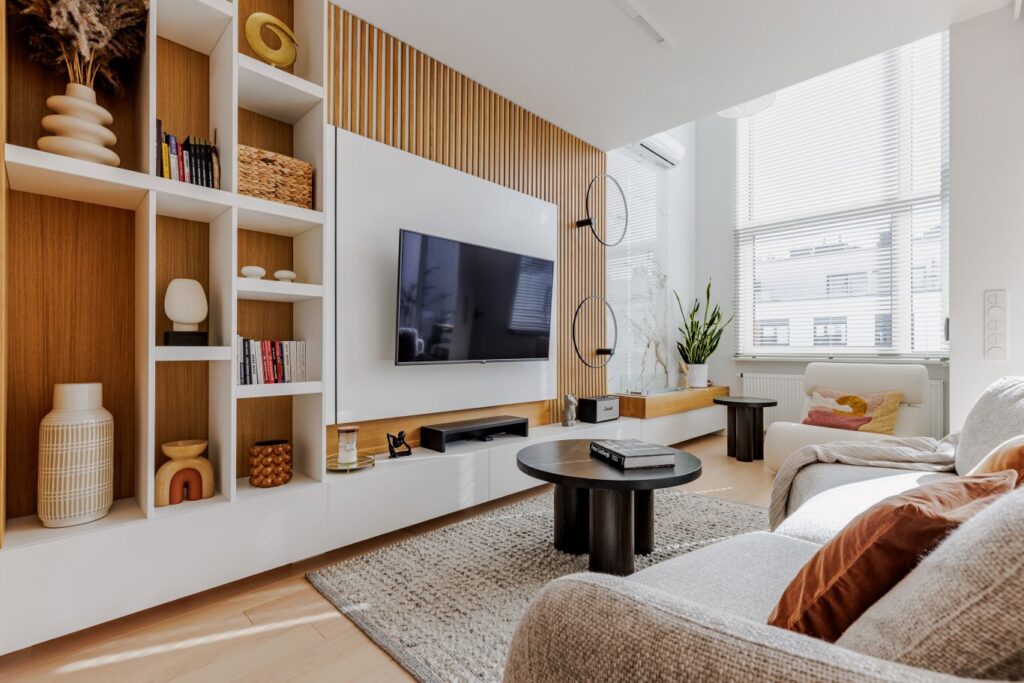 Jakie drewno na meble do salonu? Najlepsze rodzaje drewna – estetyka i wytrzymałość 2 Meble na zamówienie