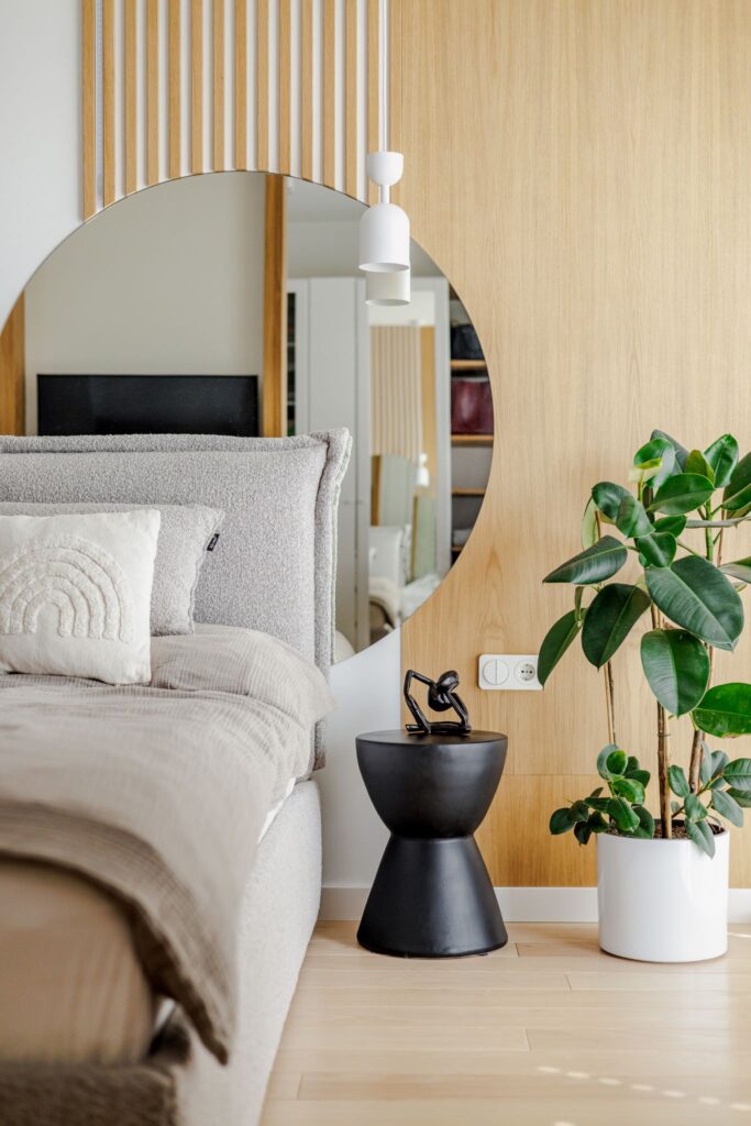 Meble na zamówienie – kiedy to dobra inwestycja, a kiedy lepsze są meble gotowe? 4 robienie mebli na wymiar stolarz